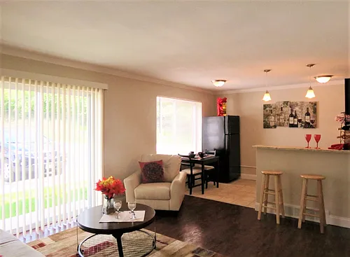 Floor plan University Villa Apartments - 4353-...