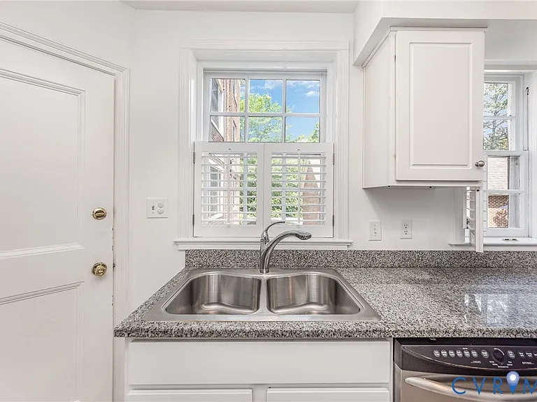 24 W Locke Ln #1 — Photo 10