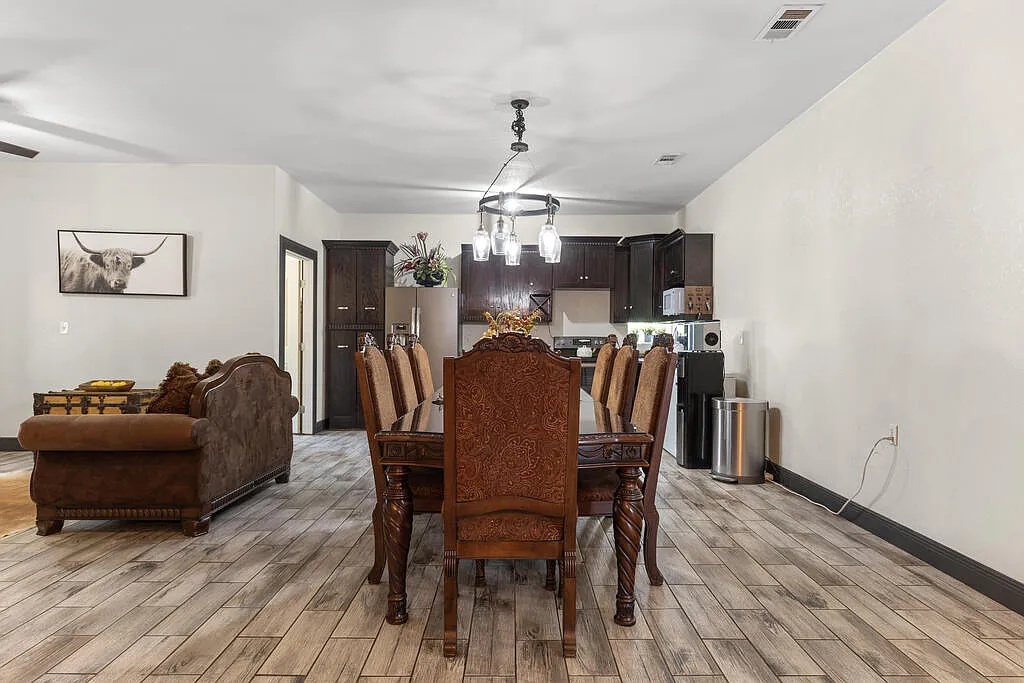 3 bed, 2.0 bath, 1638 sqft, $2,800 — Photo 4