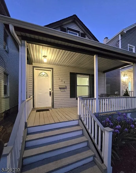 3 bed, 1.0 bath, $2,500 — Photo 2