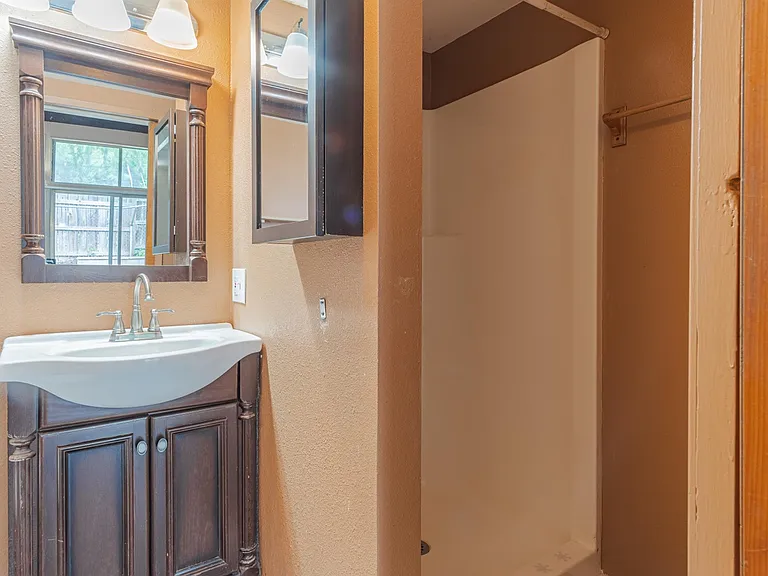 1430 NE Sherman Ln — Photo 25