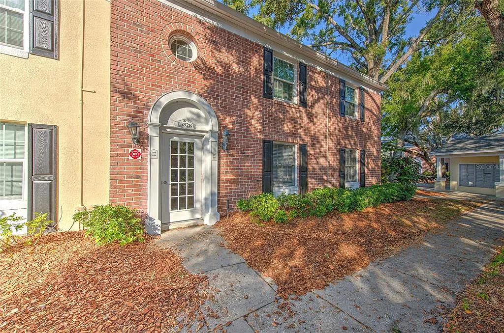 2 bed, 1.0 bath, 924 sqft, $1,670 — Photo 1