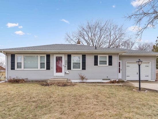 3230 Terrace Dr, Cedar Falls, IA 50613