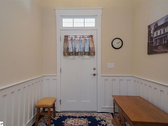 3rd image of 15 Rolling Creek Ct