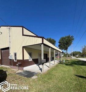 215 E 3rd St, Seymour, IA, 52590