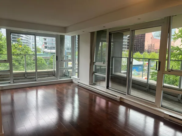 980 Cooperage Way #306, Vancouver, BC V6B 0C3