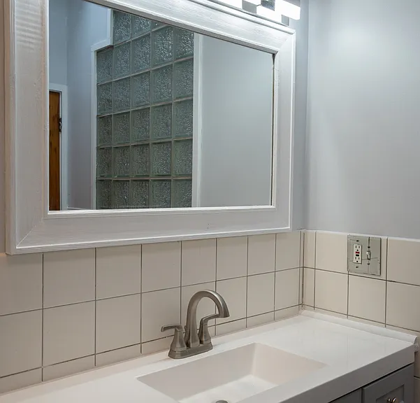 335 Hudson Ave — Photo 17