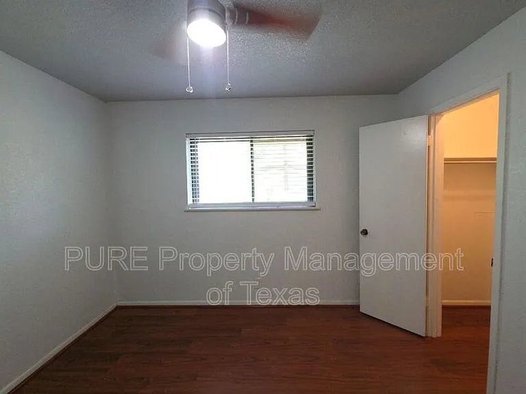 3000 Lakeside Dr — Photo 34