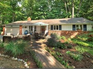 6815 Thornapple Dr, Mayfield Village, OH 44040