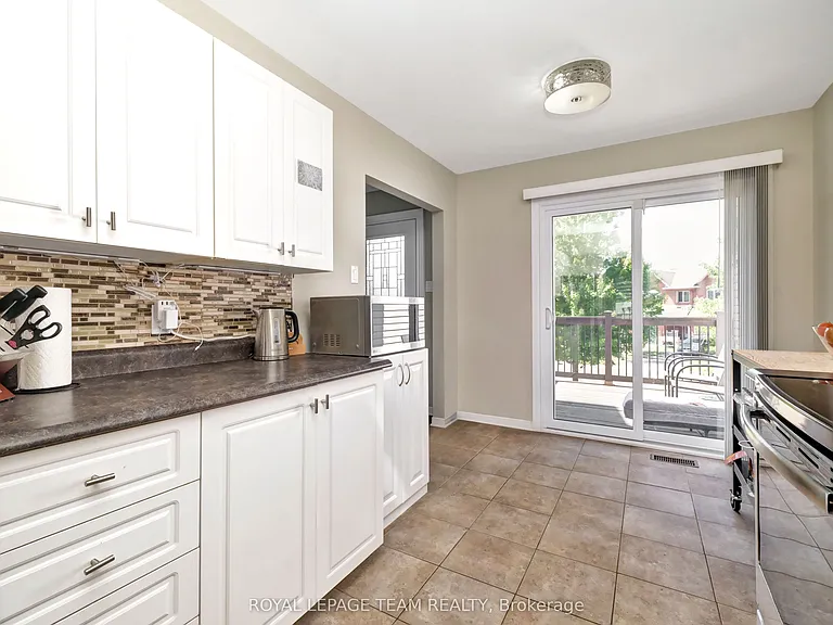 53 Thornbury Cres — Photo 11