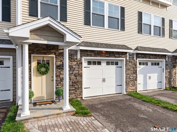 11 Village Crossing #11, East Lyme, CT 06357