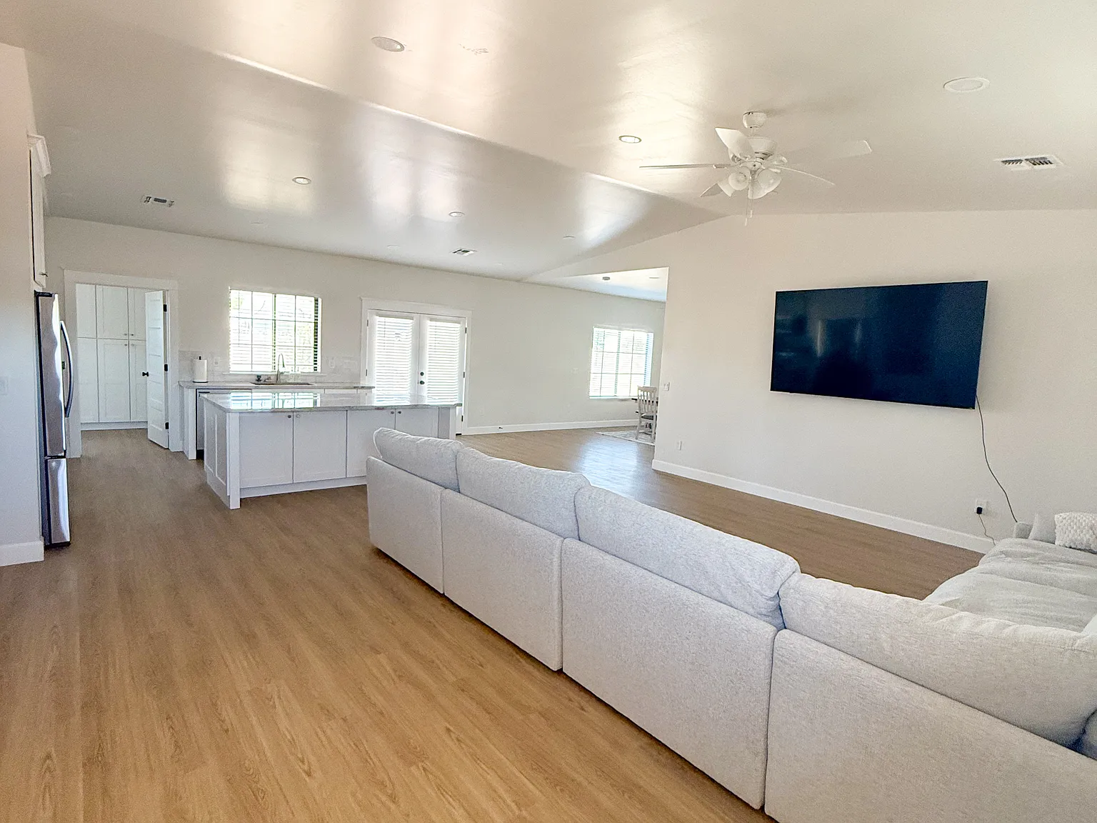 3 bed, 1700 sqft, $10,000 — Photo 2