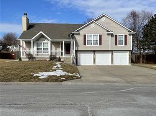 1012 Wiltshire Blvd, Raymore, MO 64083