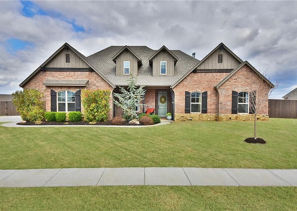 1st image of 15600 Pompeya Ln
