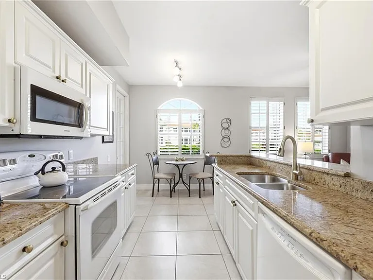 300 L Ambiance Cir #102 — Photo 9