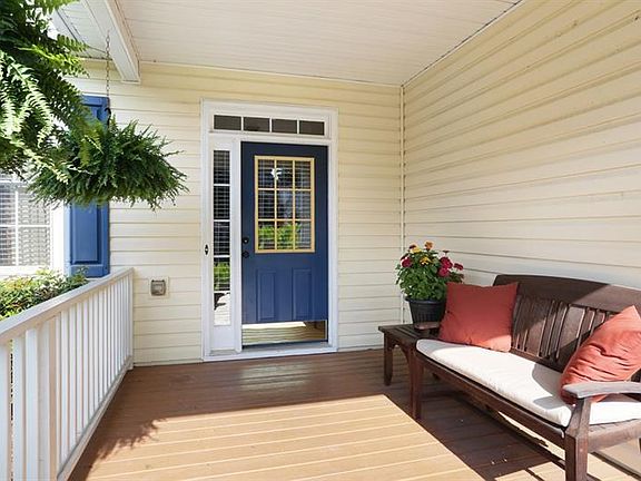 3rd image of 724 Gardenside Cir SE