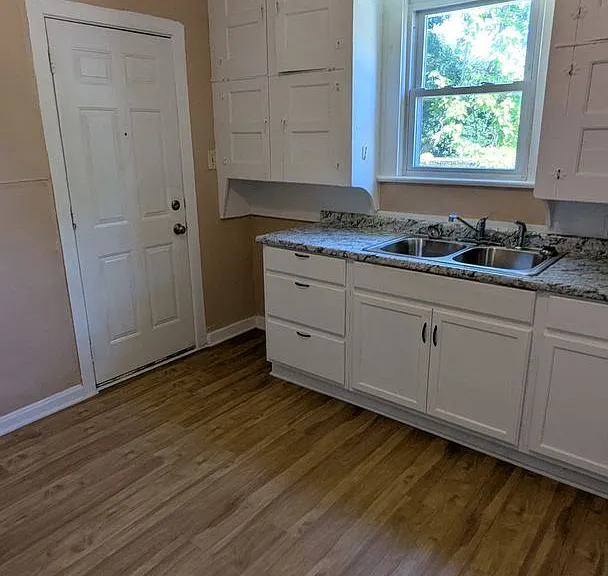 443 W Thornton St — Photo 15