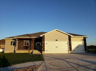 2016 Ridge Cir, Aurora, NE 68818
