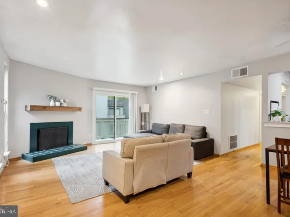 25 S Church Rd Unit 52, Maple Shade, NJ 08052