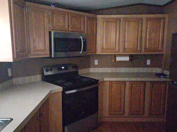 300 Crique Side Dr Trailer 118, Morehead, KY 40351