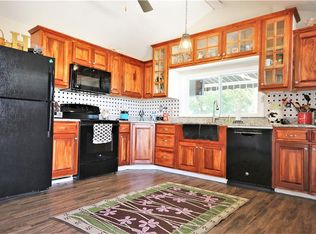 211 Saint Leon Ave, Woonsocket, RI 02895