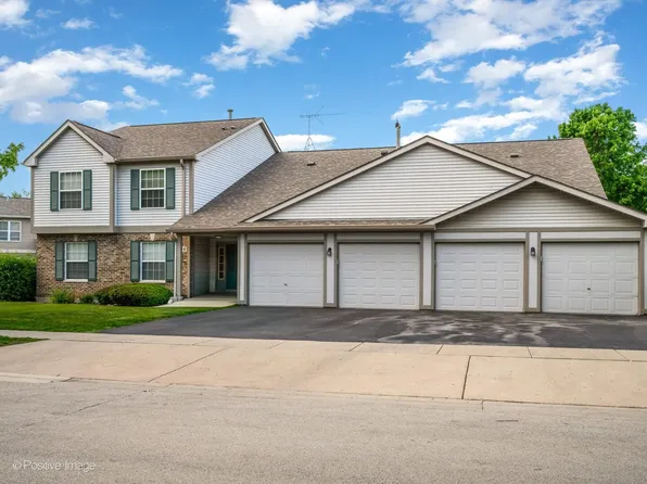394 Woodview Cir APT B, Elgin, IL 60120