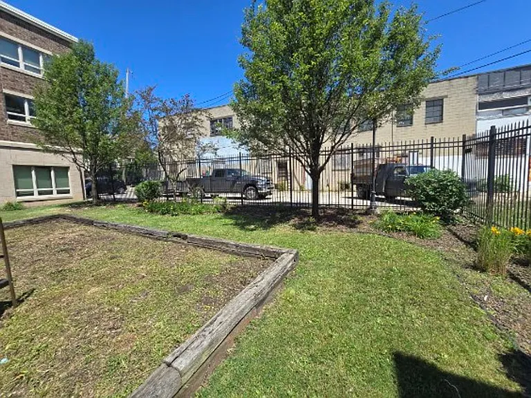 2730 W Lisbon Ave — Photo 11