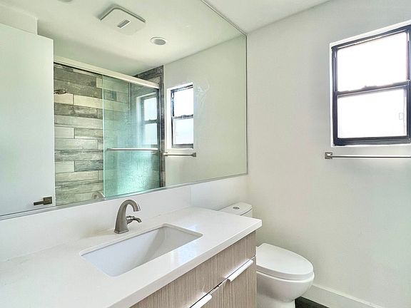 5th image of 2422 Meadowvale Ave #2