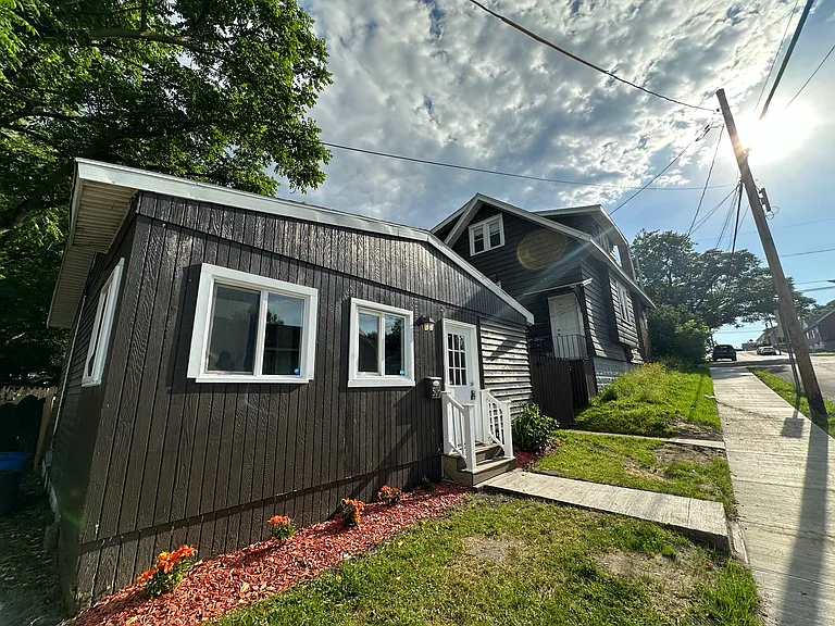 506 Tyson Pl — Photo 1