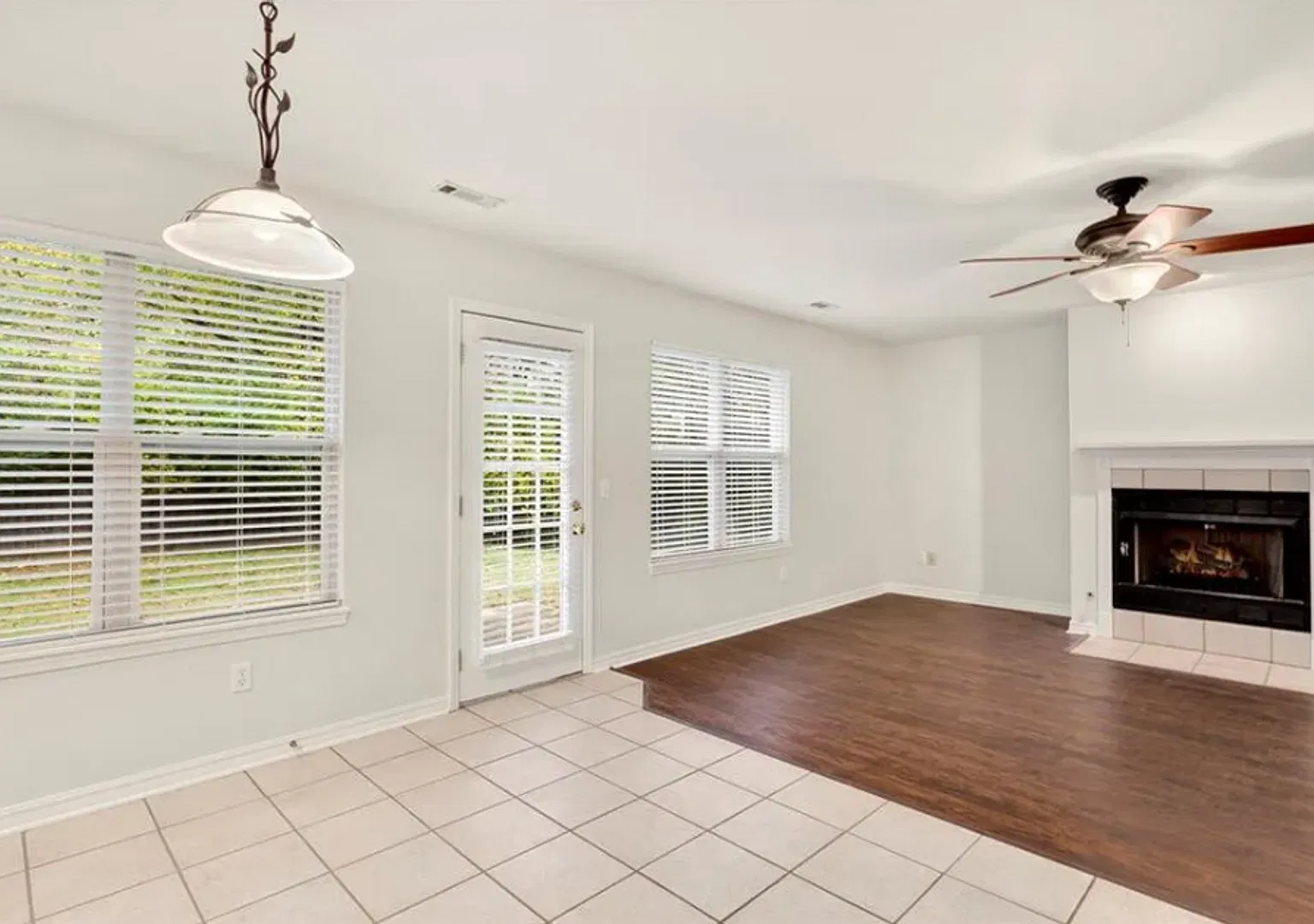 1480 E Masonic Drive, Fayetteville, Ar - 2 Bedroom, 2 Bathroom Duplex - Ask About Our Cashless Se... — Photo 3