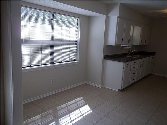 3rd image of 1338 Brazos Blvd
