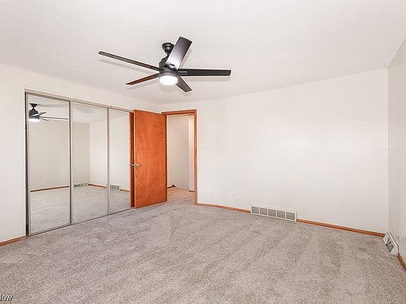 3rd image of 166 Lakehurst Dr
