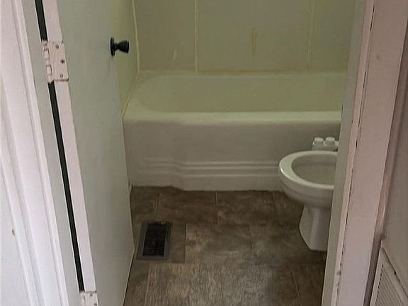 5th image of 245 S Benedict Ave