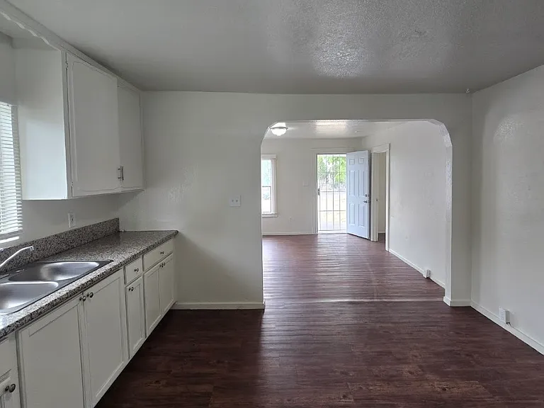 2513 S 10th St — Photo 7