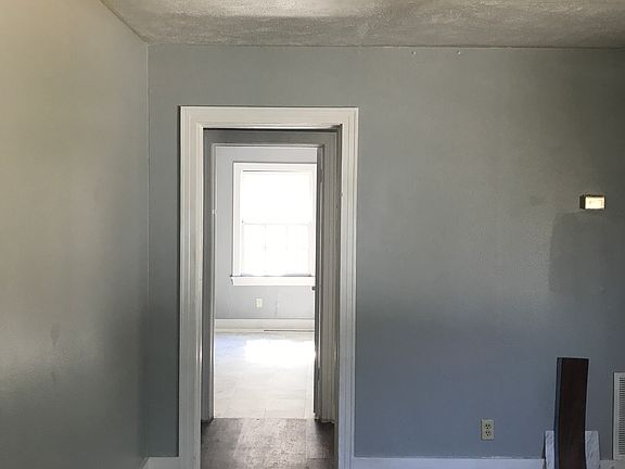 3rd image of 1214 Cole Dr