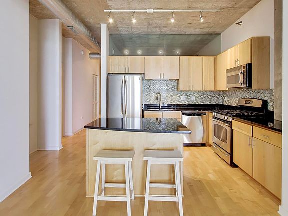 5th image of 700 N Larrabee St APT 1302