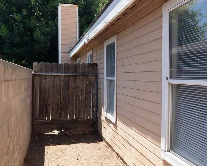 7010 N Thorne Ave — Photo 7