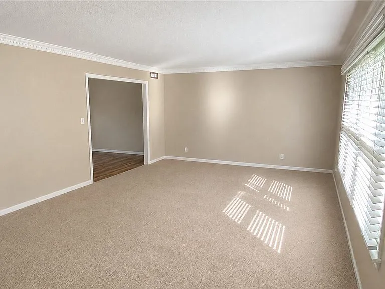 5465 Stewart Dr — Photo 5