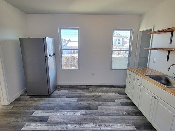 2nd image of 394 Lincoln St