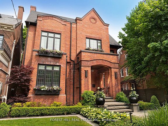 3rd image of 176 Balmoral Ave