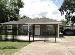 402 Twin Oaks St, Houston, TX 77076