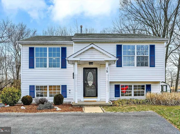 15 Brenda Lee Ct, Essex, MD 21221