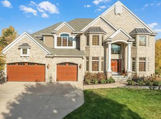 553 Lake Ridge Ct, Shoreview, MN 55126