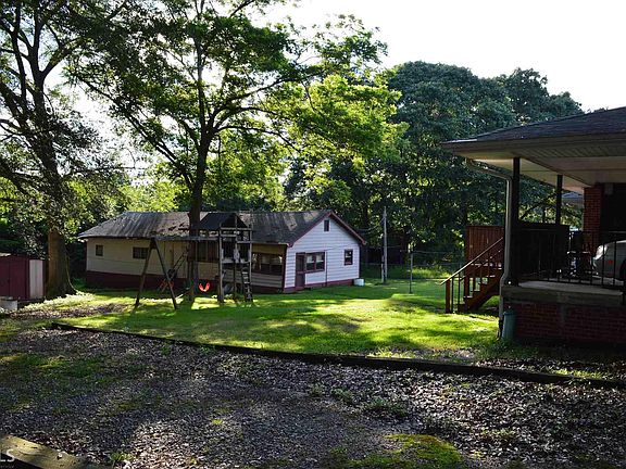 3rd image of 974 East Dr
