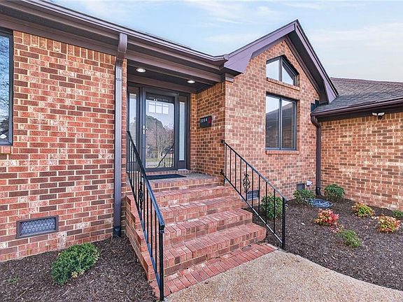 2nd image of 2204 Indian Hill Rd