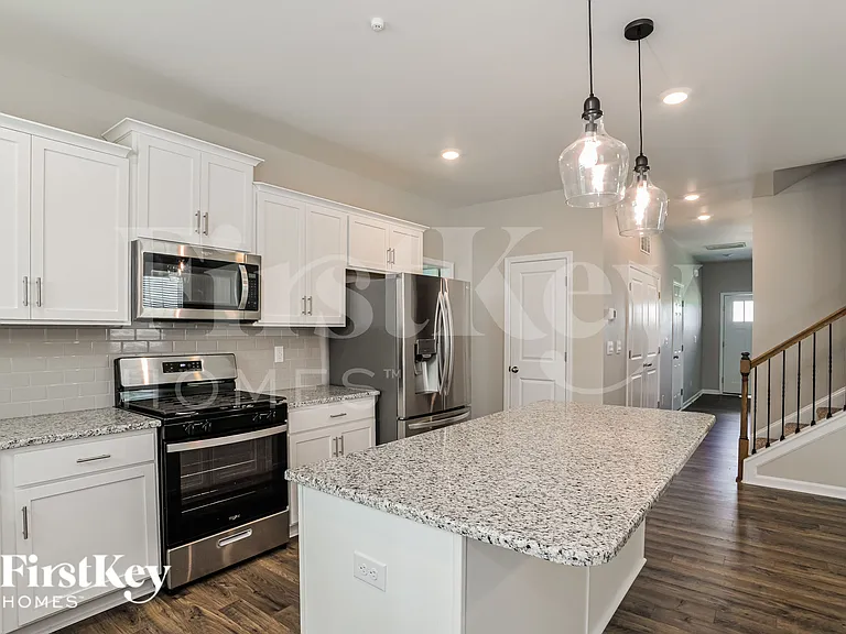 164 N Hill Ln — Photo 6