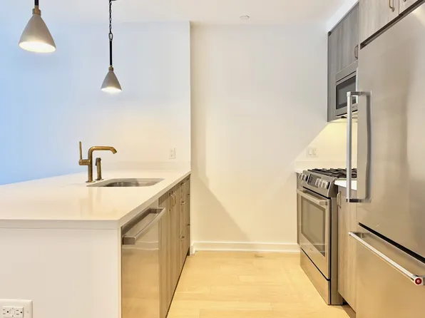 515 West 38th Street image 3 of 20