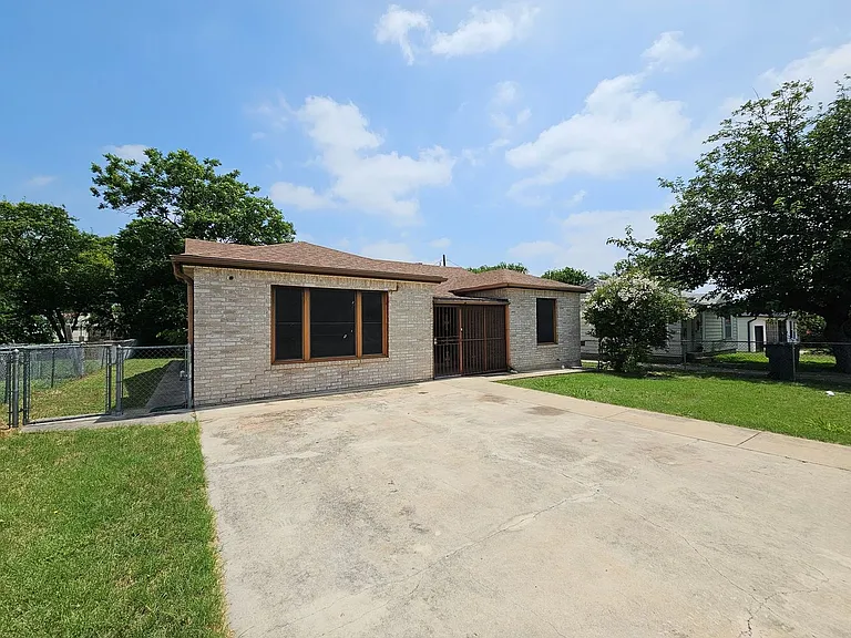 809 Evetts Rd — Photo 2