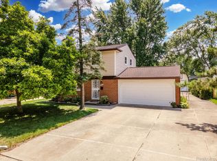 8252 Tinkler Rd, Sterling Heights, MI 48312