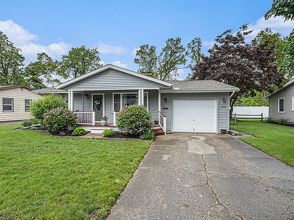 3rd image of 1120 Oakwood Dr